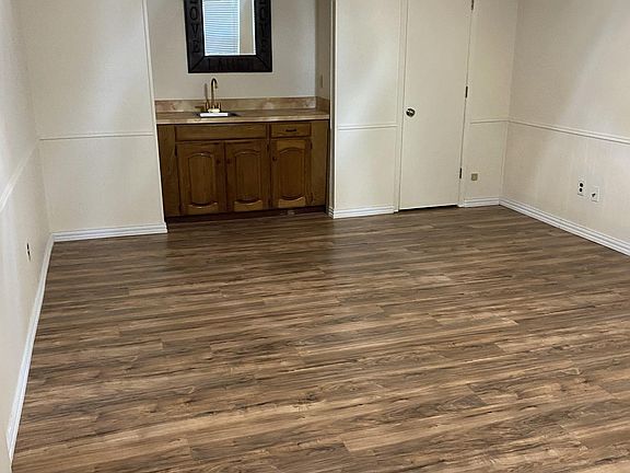 3rd image of 728 Highland Park Dr