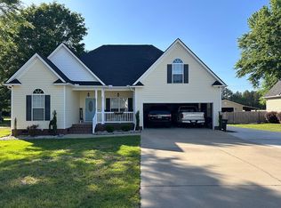 106 Remington Dr, Lugoff, SC 29078