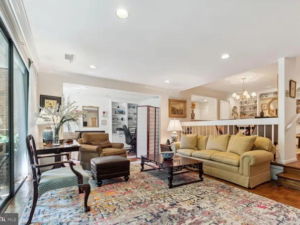 4948 Sentinel Dr #7-305, Bethesda, MD 20816
