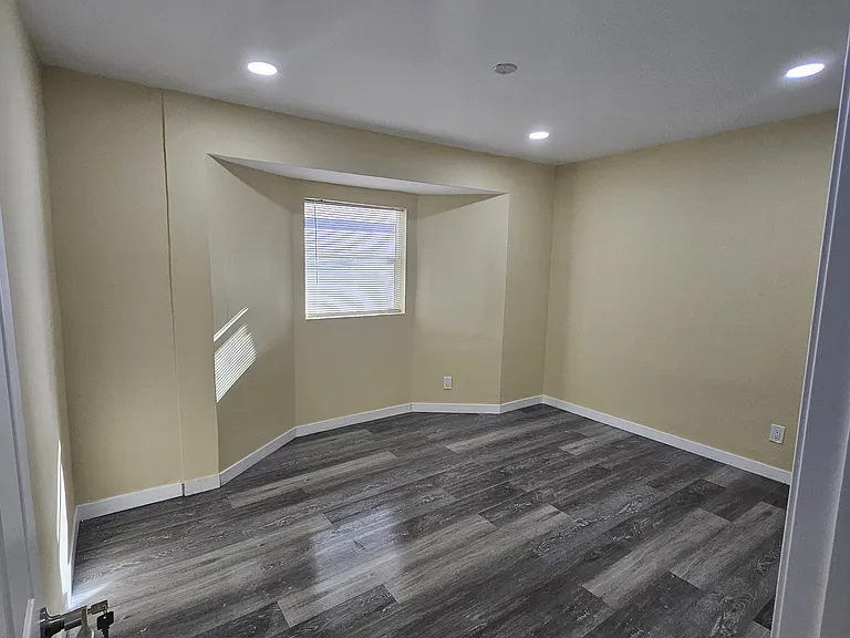 325 N Normandie Ave — Photo 8