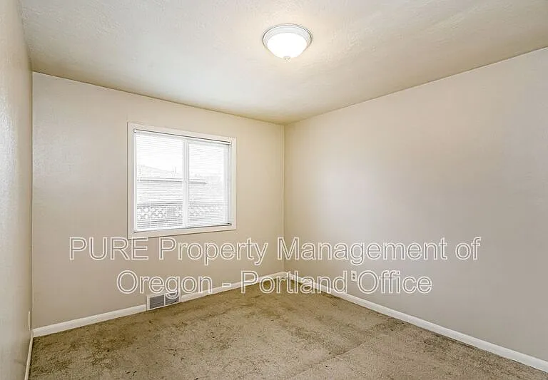 7016 N Amherst St — Photo 7