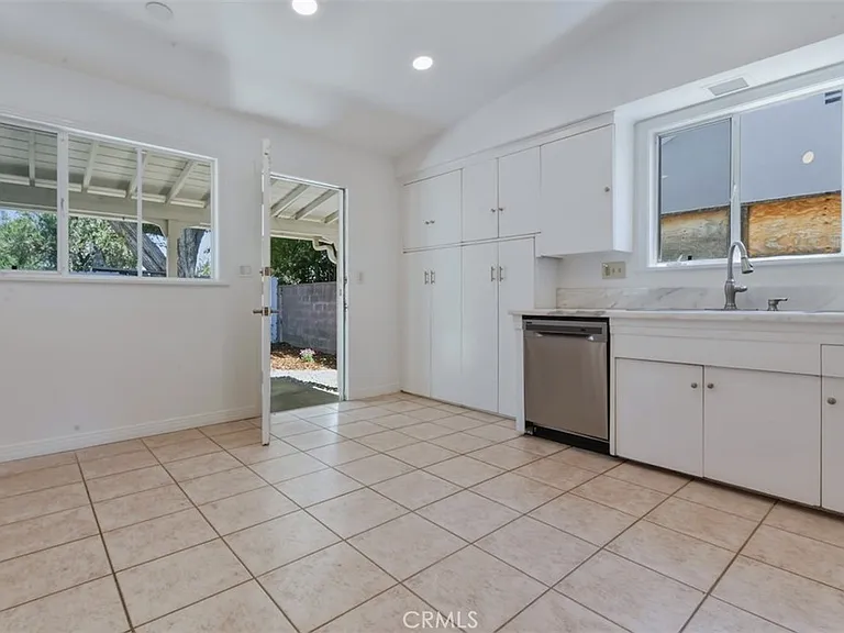 5836 Wish Ave — Photo 20