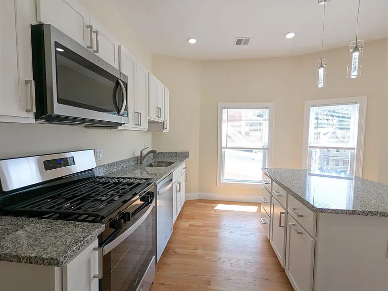 2 Sacramento St #1 — Photo 3