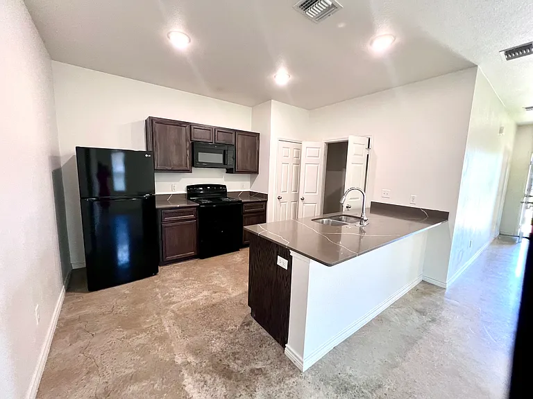 2313 Zanoletti Dr #B — Photo 4