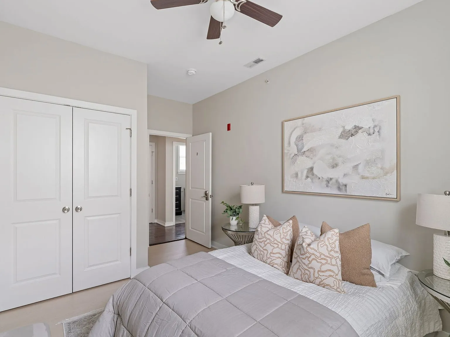 Summit House — Photo 4