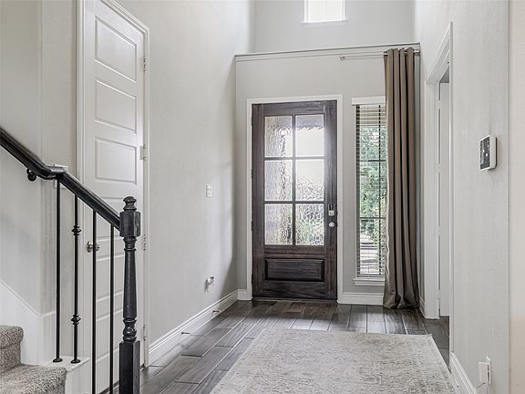 4th image of 1507 Calcot Ln