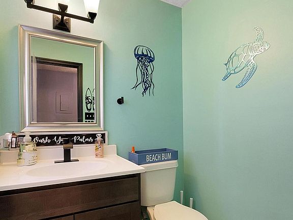 5th image of 208 Cloverdale Blvd Unit 4