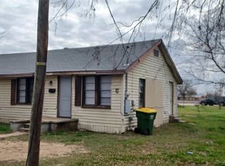 1005 W 1st St, Hearne, TX 77859