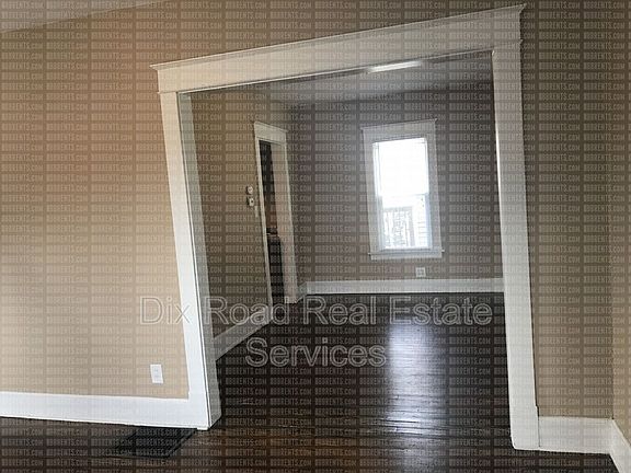5th image of 714 Poplar St