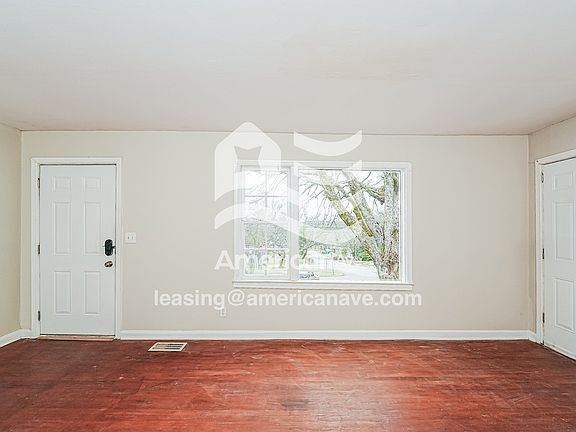 657435_003_living_room_3.jpg