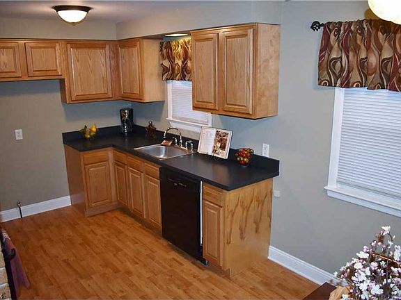4th image of 442 Bayridge Blvd