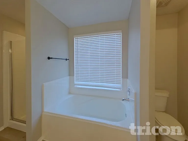 1619 Columbia Dr — Photo 10