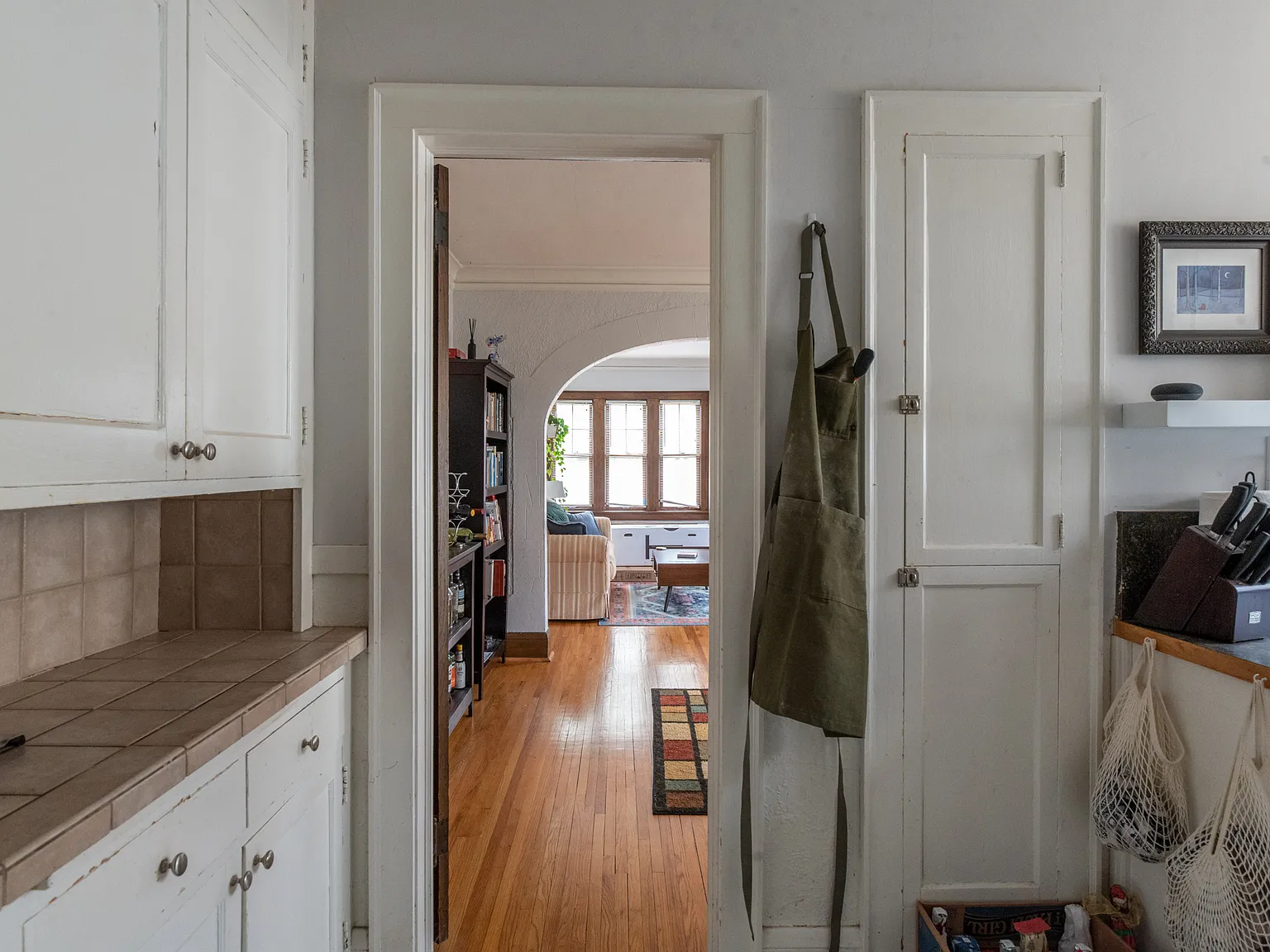 Lovely Mpls Two-Bedroom Side by Side Duplex Unit Available Oct 1st! — Photo 4