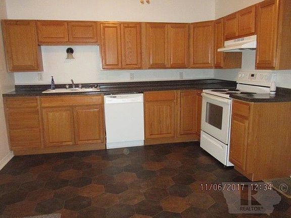 4th image of 512 Summer St