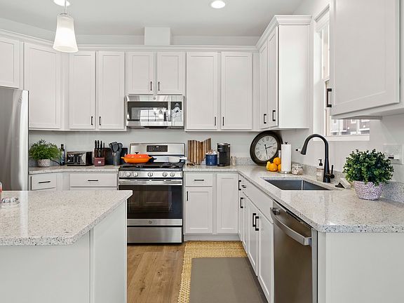 5th image of 12710 W Kenmore Ct