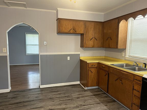 5th image of 157 Vicksburg Ave