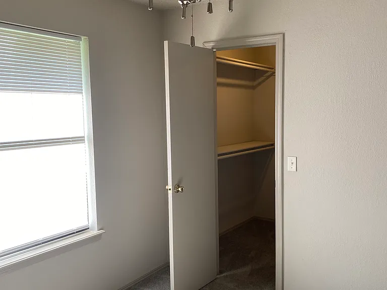 2212 S Fir Ave — Photo 5