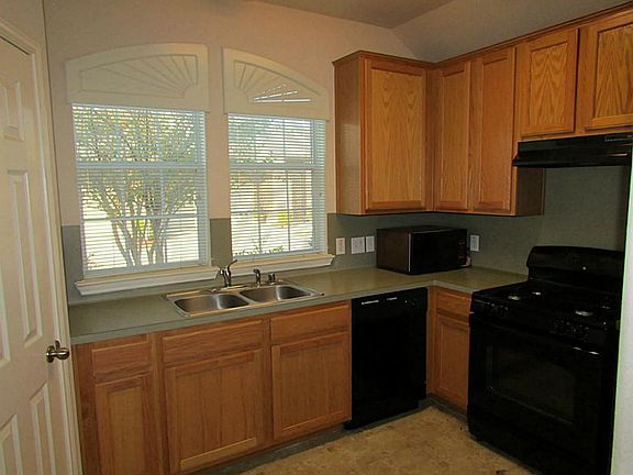 4th image of 1722 Village Townhome Dr