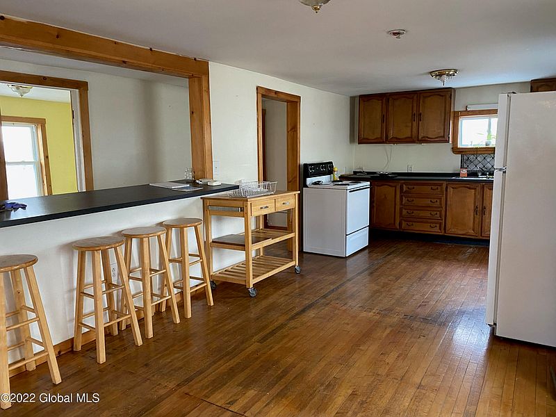 5th image of 3252 BROAD Street
