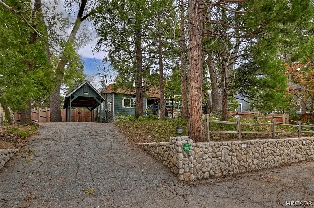 Building Photo - 295 Sunset Dr