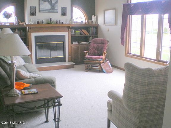 3rd image of 94 Roberts Ct