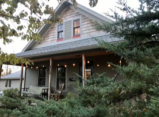 624 W 9th St, Cedar Falls, IA 50613