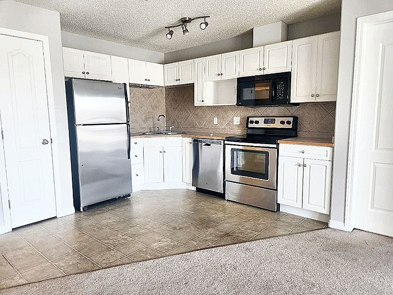 Edmonton Apartment for rent - 2 Bedrooms — photo 8