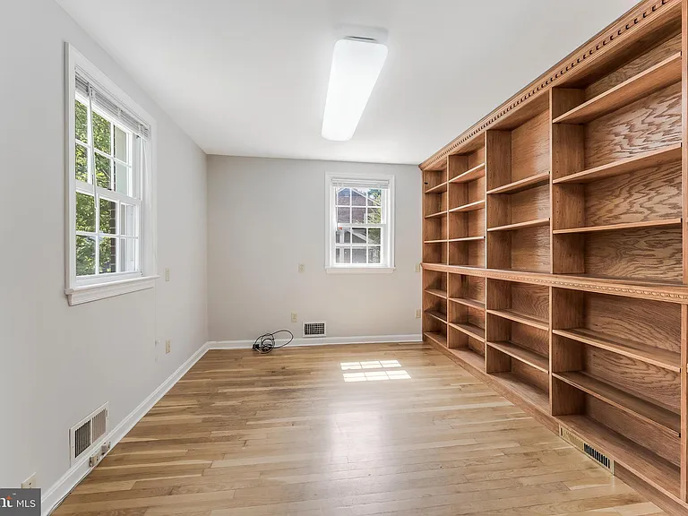 1005 N Lebanon St — Photo 8