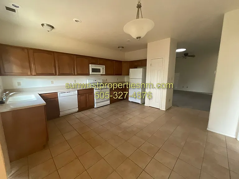 549 E Zia St — Photo 6