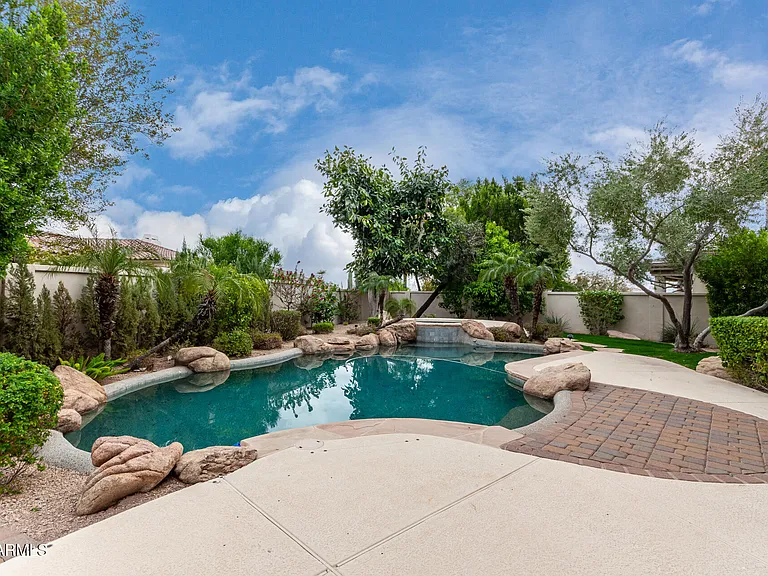8317 E Feathersong Ln — Photo 3