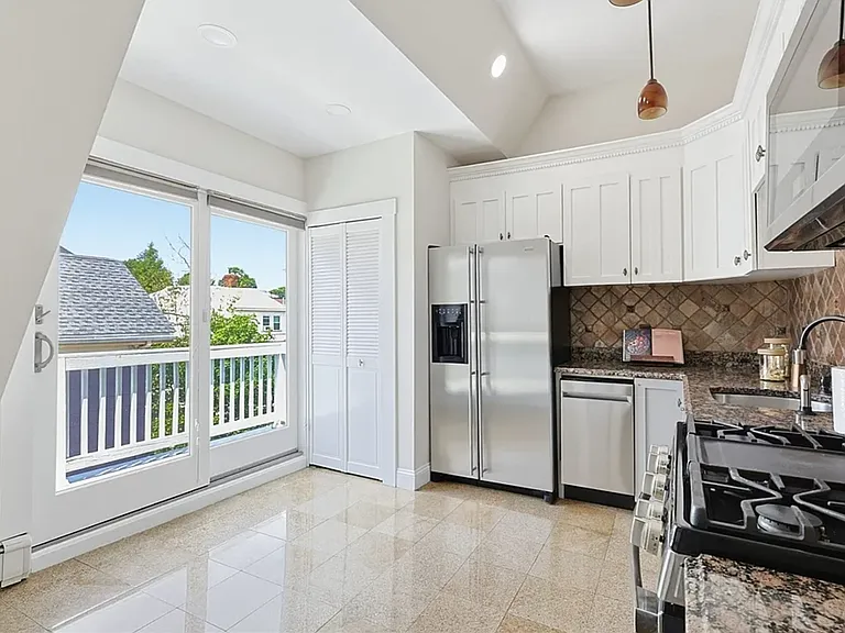 51 Sawyer Ave #4 — Photo 4