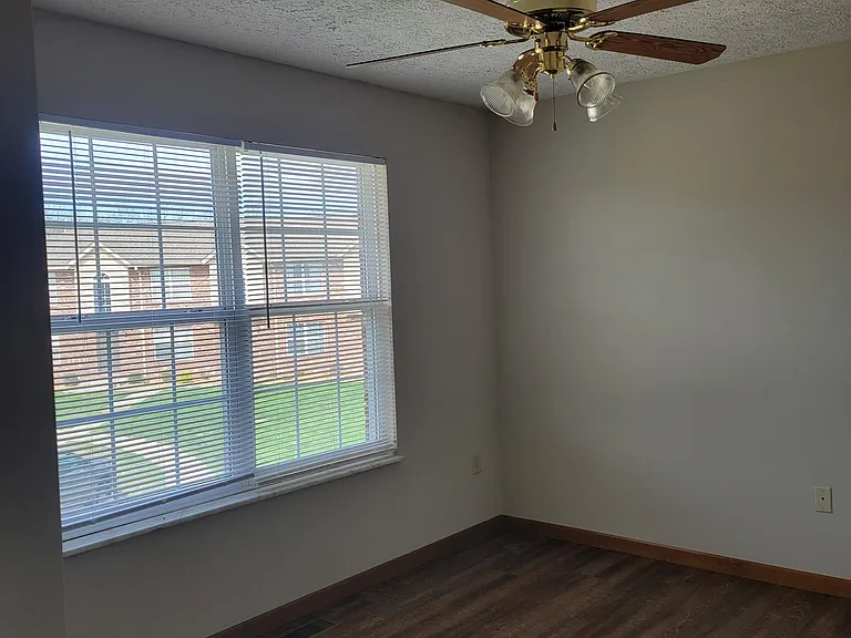604 Parkside Commons Ct #604 — Photo 9