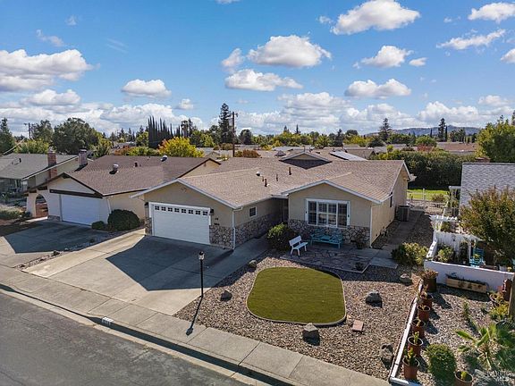 3rd image of 116 Carlsbad Circle