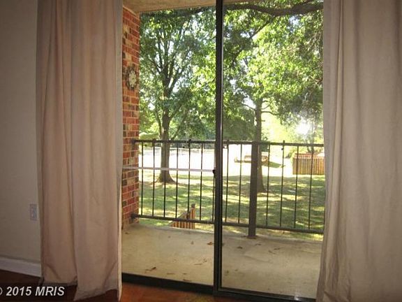 4th image of 880 Quince Orchard Blvd #10
