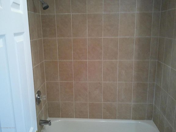 3rd image of 142 York Ave