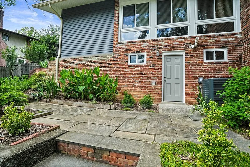 4 bed, 3.5 bath, 3662 sqft, $4,800 — Photo 4