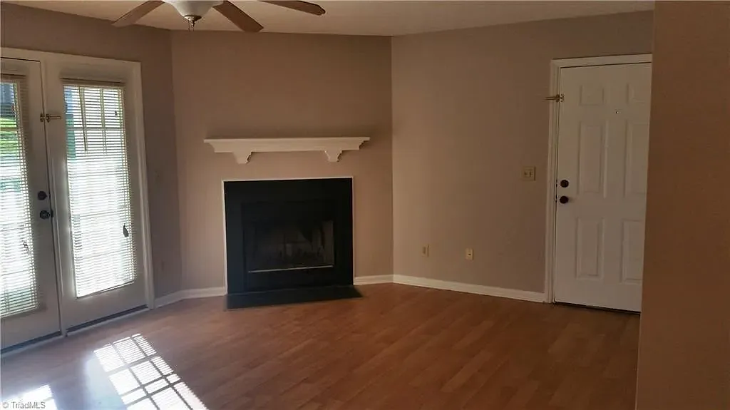 2 bed, 1100 sqft, $1,350 — Photo 2