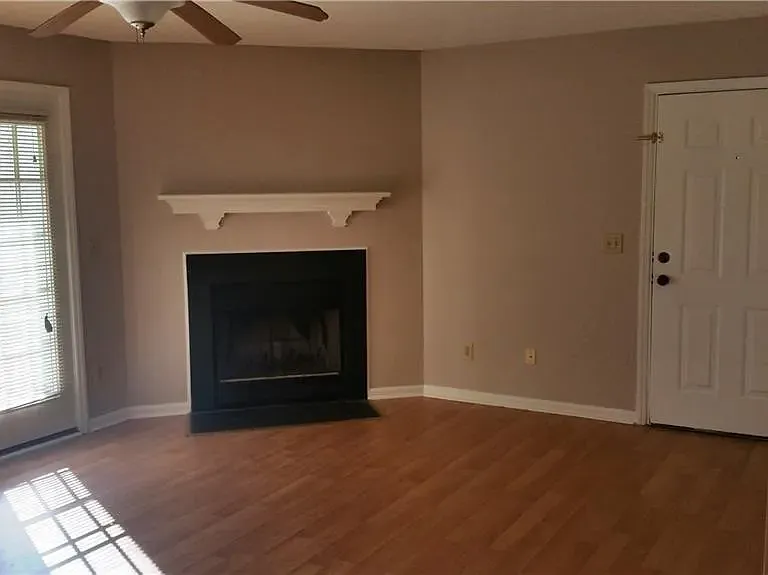 804 Folly Ct #B — Photo 2