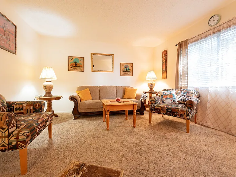 511 Western Dr — Photo 3