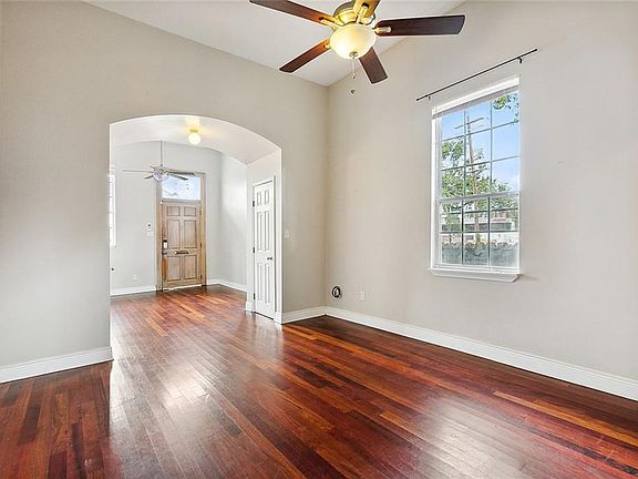 2nd image of 216-18 N Clark St