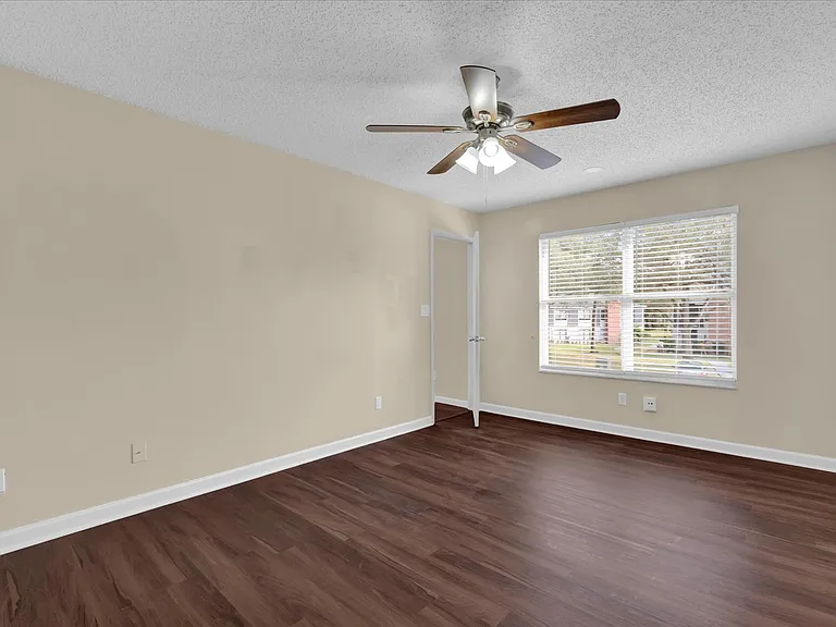 2405 Northlake Dr — Photo 7