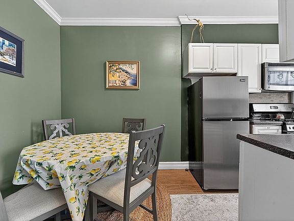 5th image of 225 Bennett Ave APT 4C