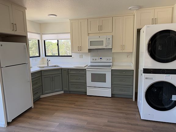 4th image of 96B Carlton Dr