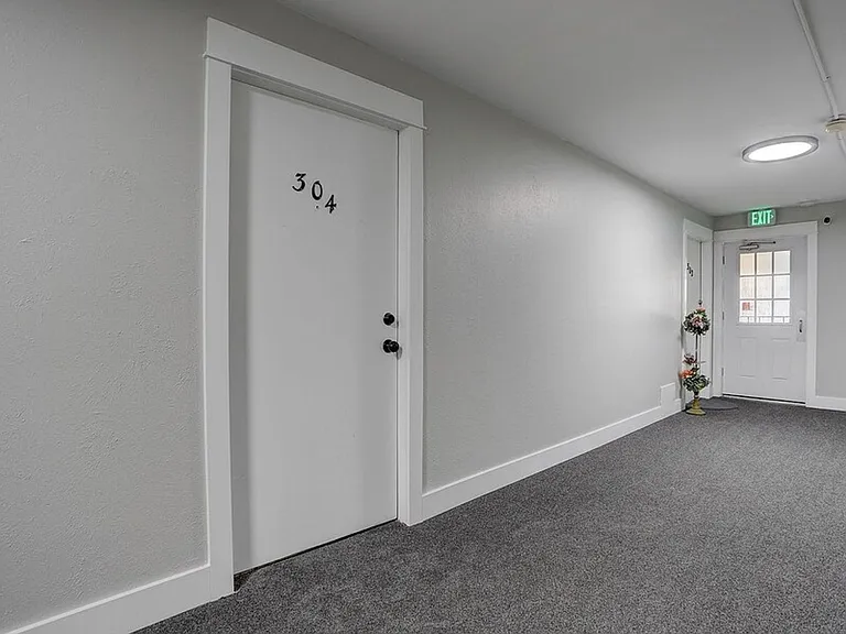 1 and 2 bed Apartments! Many with W/D in unit! Rent Specials! Call Today! Tour Today! — Photo 8