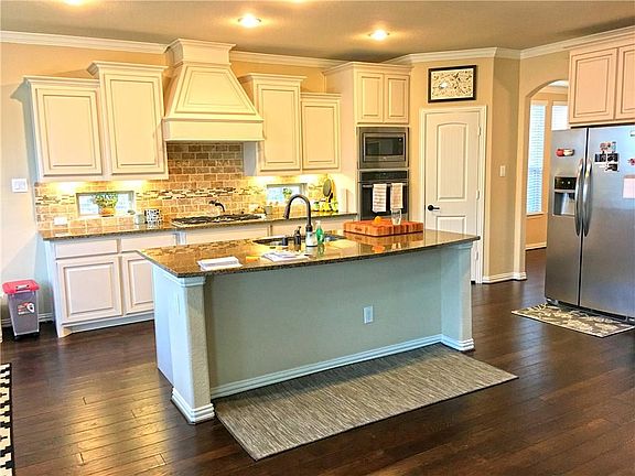4th image of 9854 Crown Meadow Dr