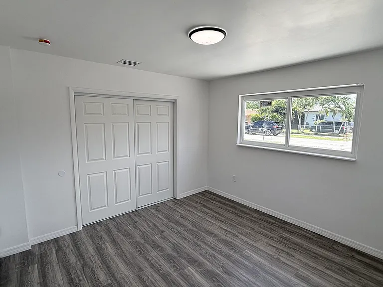 1063 NW 108th Ter — Photo 11