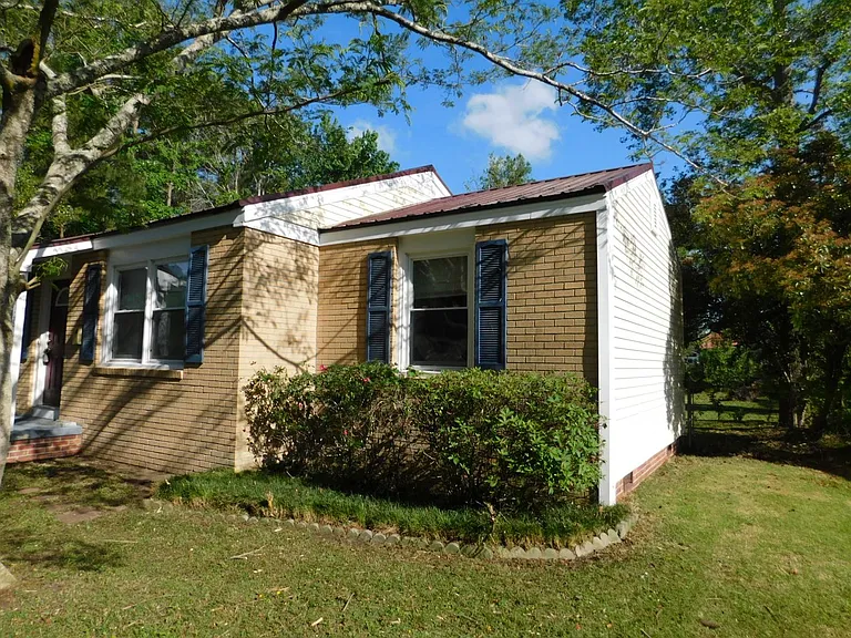 108 Beaufort Dr — Photo 3