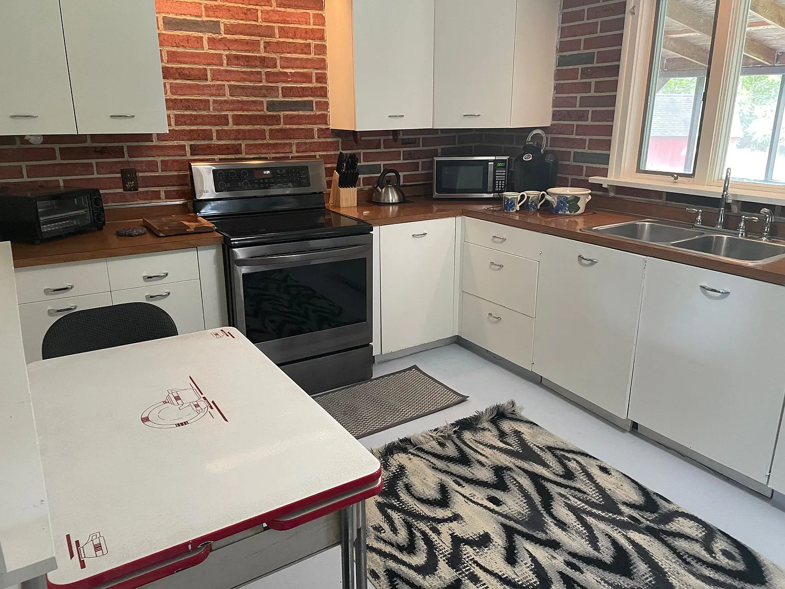 2 bed, 1392 sqft, $2,600 — Photo 3