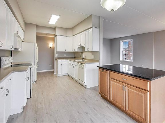 2nd image of 190 W Johnson St Unit 303