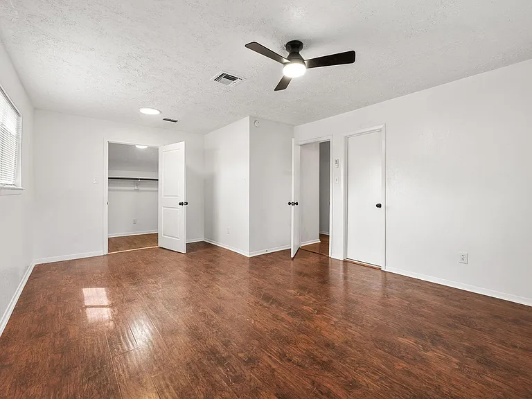 7018 Stoney River Dr — Photo 16